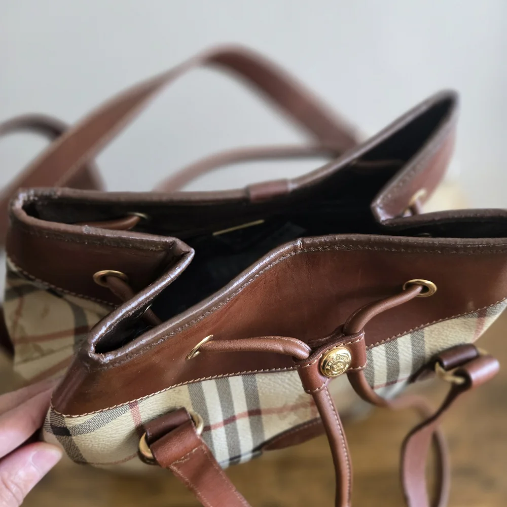 Burberry Beige Vintage Bucket Bag And Wallet - Picture 2 of 11